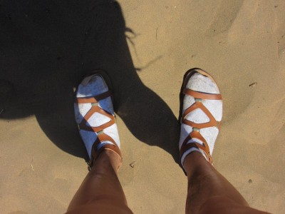 Yes this happened. Desperate times call for desperate mesures. The sand was burning my feet when we went sandboarding!